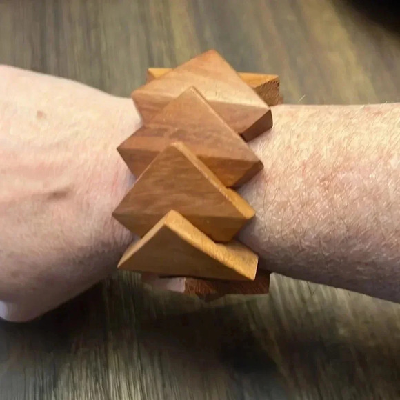 Vintage 1 3/4” Stretch Wooden‎ Bracelet - Picture 3 of 6